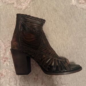 FREEBiRD by STEVEN Bela cognac brown leather cage braid distress heel booties 8